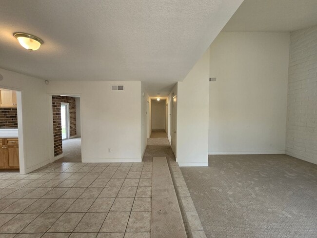 Building Photo - Victoria Neighborhood Single Story Home