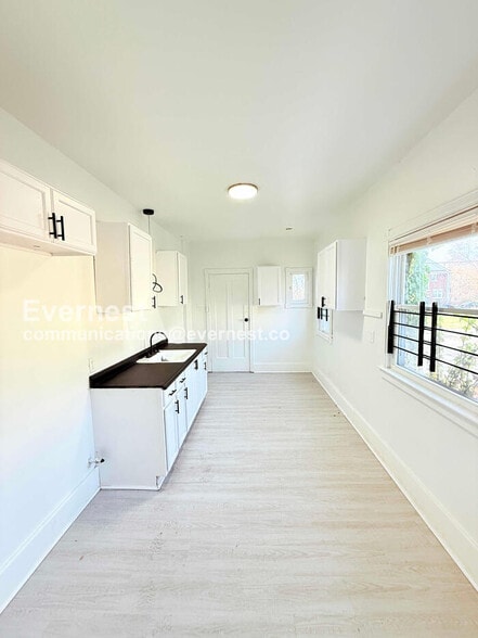 Building Photo - 8939 Dexter Ave