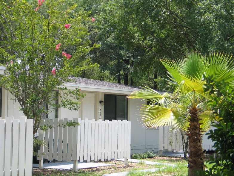 Primary Photo - Bridgepoint Apartments