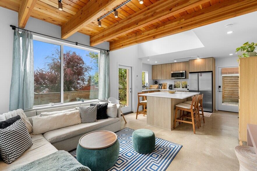 Primary Photo - 3590 SW Patton Rd