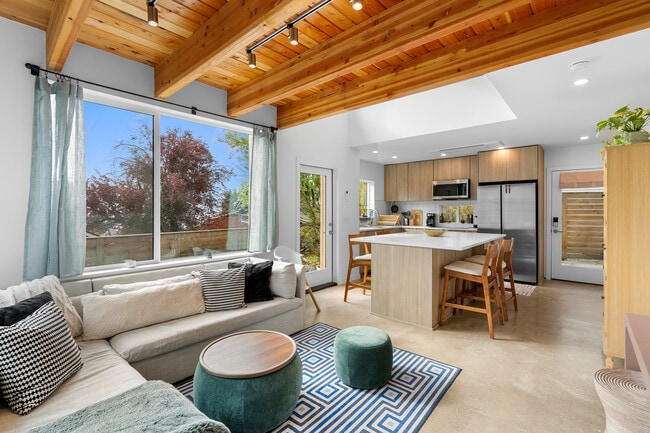 Building Photo - 3590 SW Patton Rd