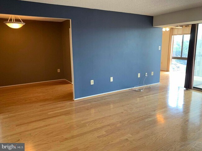 Building Photo - 4500 S Four Mile Run Dr