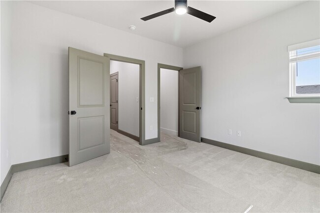 Building Photo - 980 Trestle Ln