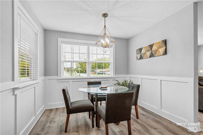 Building Photo - 1305 SE Benton St