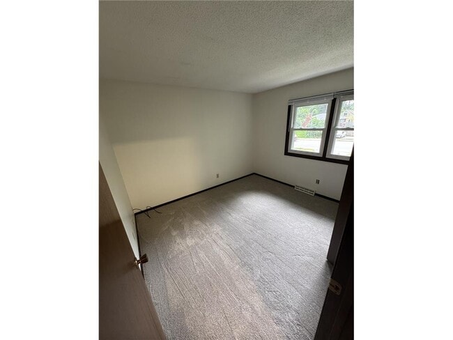 Building Photo - 571 County Rd B E