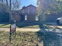 Building Photo - New Luxury viny Plank and paint. 3 bedroom + loft home for lease in Moore!  2 baths, 2 car garage...