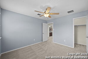 Building Photo - 220 Hinge Chase