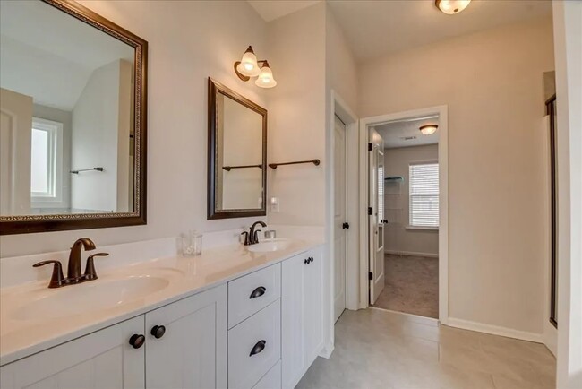 Building Photo - 4439 Raleigh Dr