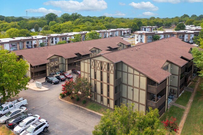 Building Photo - 525 N Dupont Ave