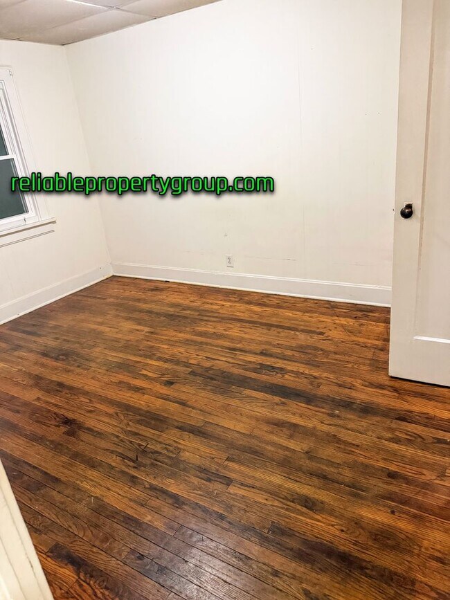 Building Photo - 610-612 W 3rd St