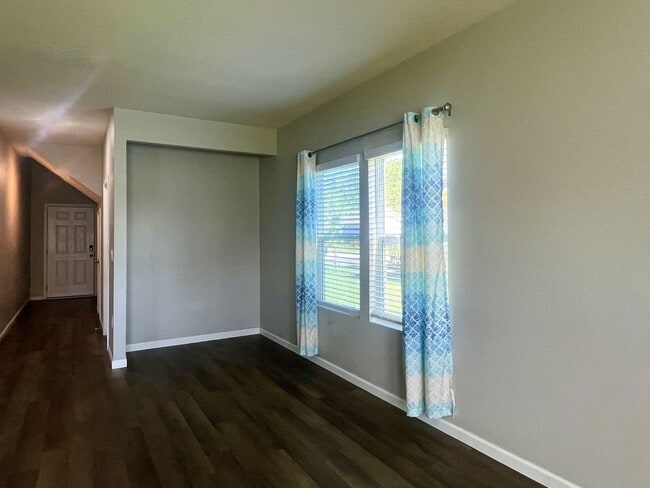 Building Photo - 131 Ashwood Cir