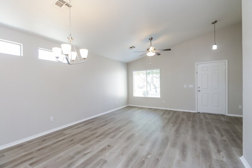 Building Photo - 39173 Kelly Cir