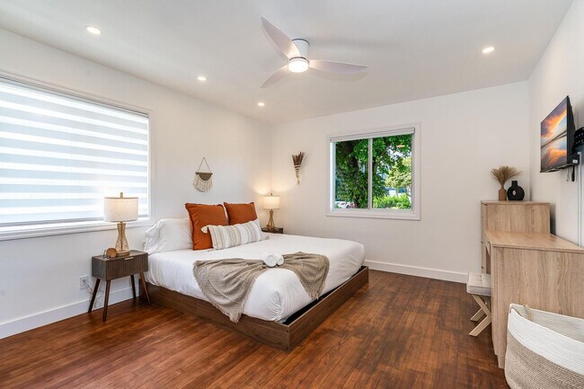 Building Photo - 616 NE 16th Terrace