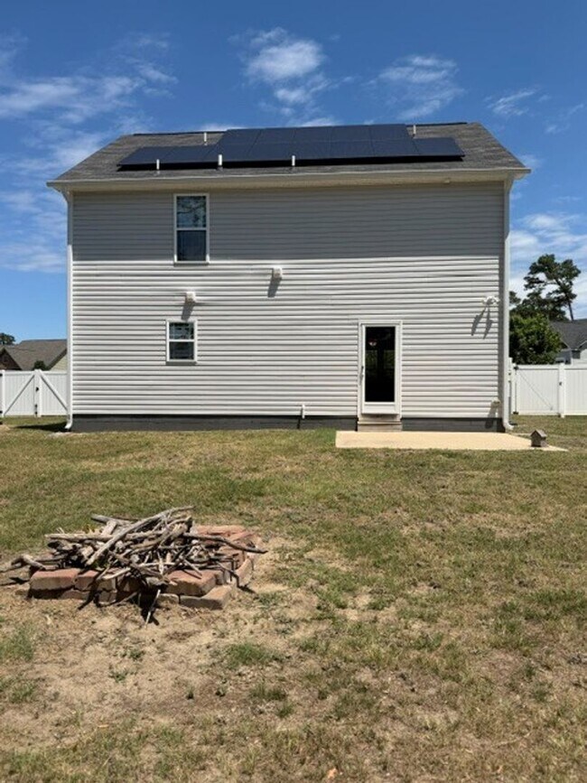 Building Photo - Cute 3 Bedroom Home Nestled in the back of the cul-de-sac
