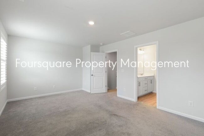 Building Photo - Stylish 3-Level Townhome with Bonus Suite, Deck & Garage – Near I-540 and Shopping