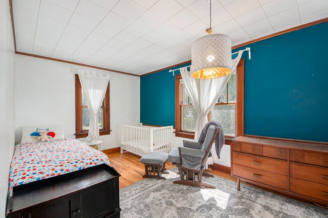 Building Photo - 932 Garfield Ave NW