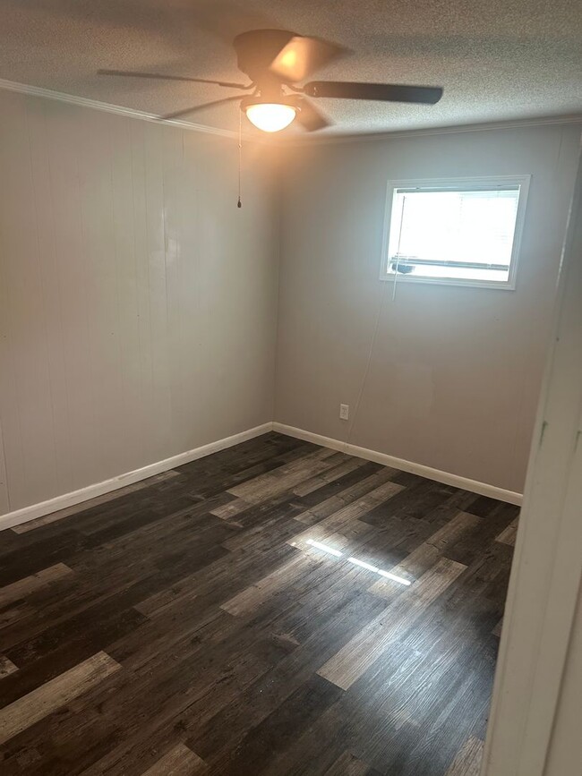 Building Photo - 610 Dogwood View Dr
