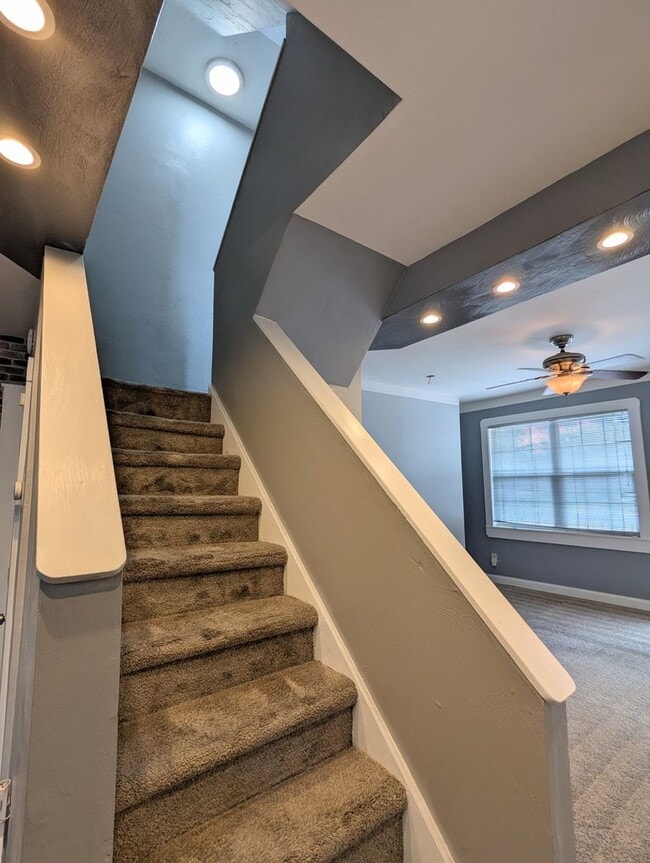 Building Photo - Spacious 4 Bedroom 2 Full Bathroom Home (Perry South)