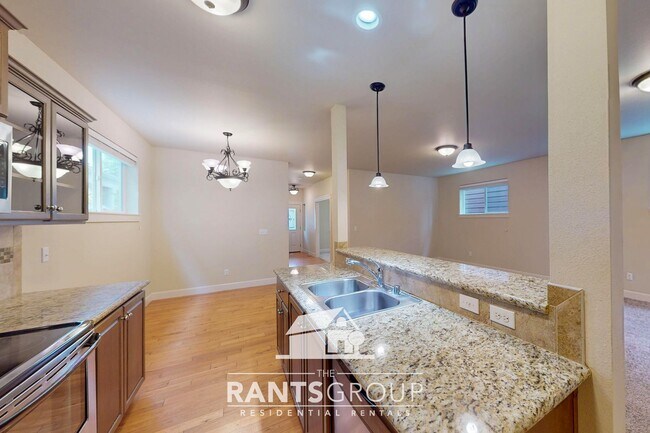 Building Photo - Spacious 3-Bedroom Home in Lacey's North T...
