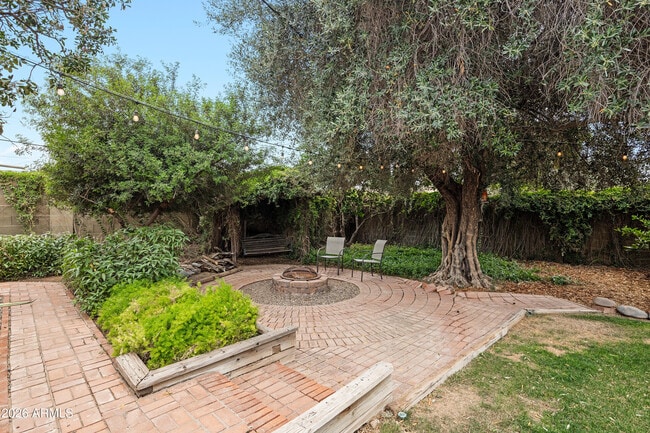 Building Photo - 8543 E Mitchell Dr