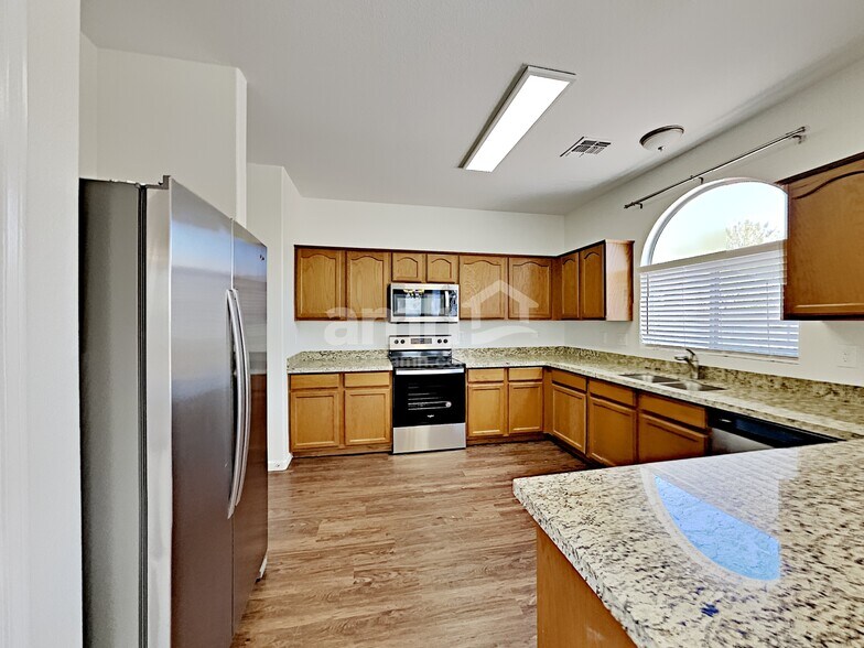 Building Photo - 40600 N Jay Ln