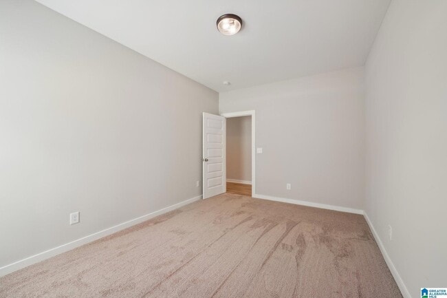 Building Photo - 152 Kings Wy