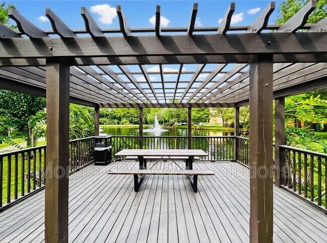 Building Photo - 5463 Vineland Rd