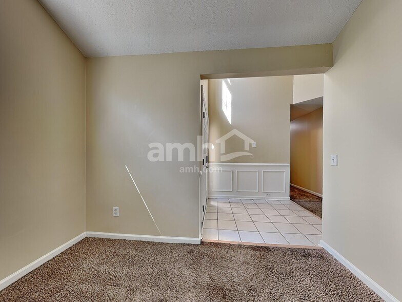 Building Photo - 34 Old Farm Rd