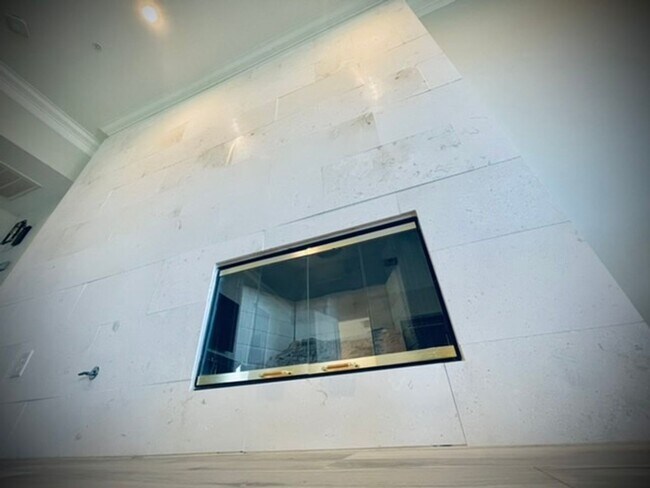 Building Photo - WONDERFULLY UPGRADED “GOLF VILLA” IN: GUAR...