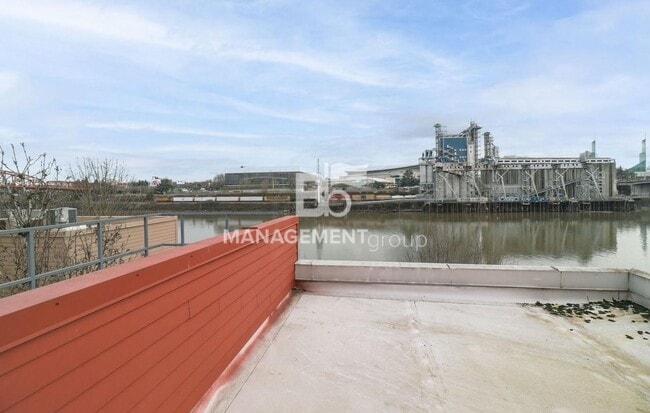 Building Photo - Spacious Riverfront Condo- Beautiful Condo w/River View from Bedroom! Parking Included!