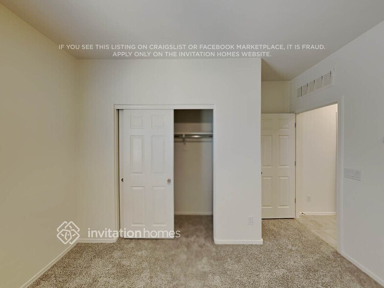 Building Photo - 18099 N Lakeside Ct