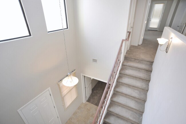 Building Photo - 381 E Calderwood Rd