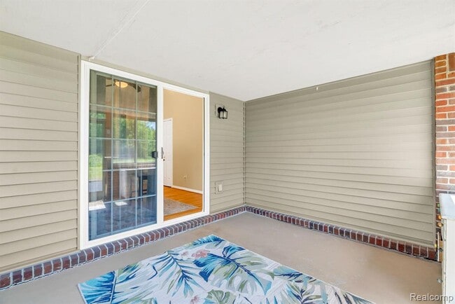Building Photo - 42682 Park Cresent Dr