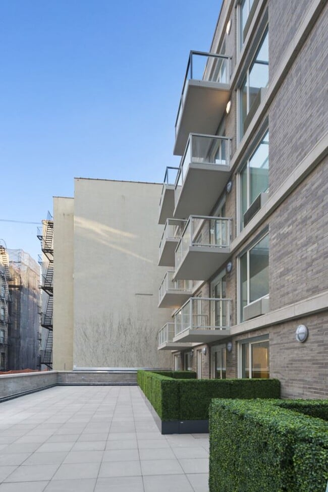Building Photo - 111 E 115th St