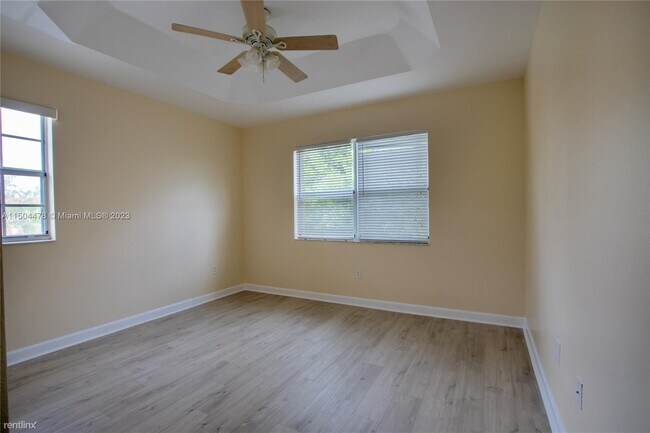 Building Photo - 3 br, 2 bath House - 1555 NE 33rd Rd # 113...