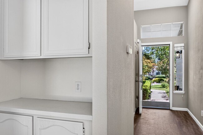 Building Photo - Single-Story Black Diamond Beauty on a Quiet Court with Private Backyard!!