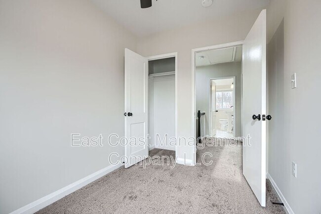 Building Photo - 2735 Moorgate Rd