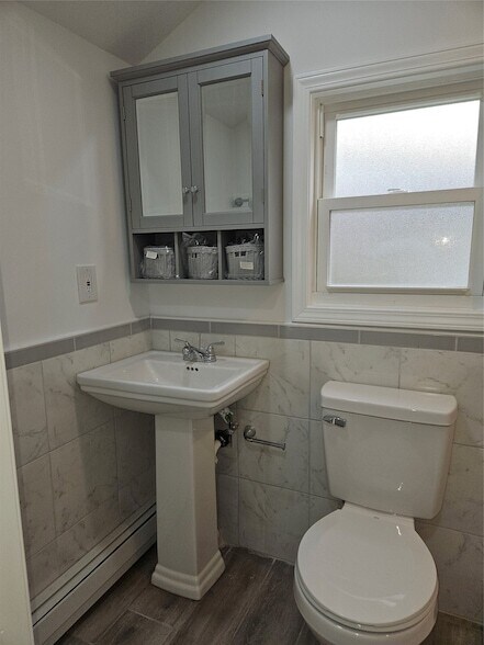 Building Photo - 120 Henry St