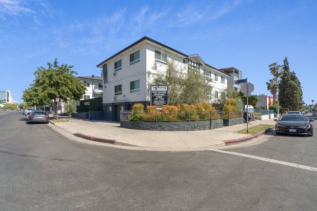 Building Photo - 3850 W 7th St
