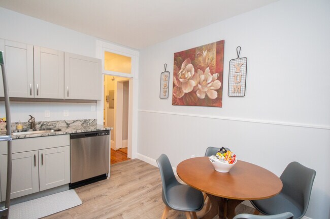 Building Photo - 636 Washington St