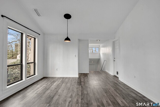 Building Photo - 7 Cottonwood Dr