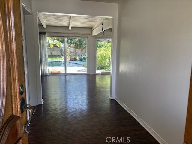 Building Photo - 10918 Reseda Blvd