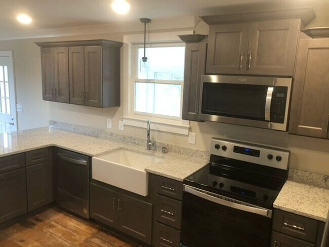 Building Photo - Beautiful Home on 5 Acres in Mt. Juliet, TN!