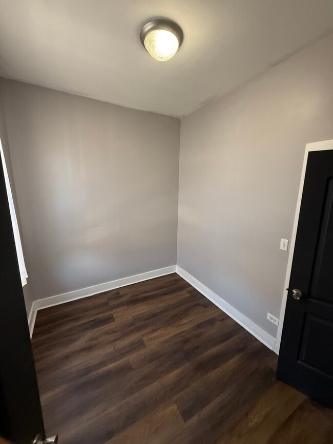 Building Photo - 6833 S Calumet Ave