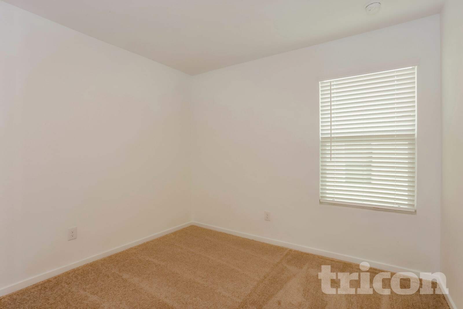 Building Photo - 1348 Amapola Dr