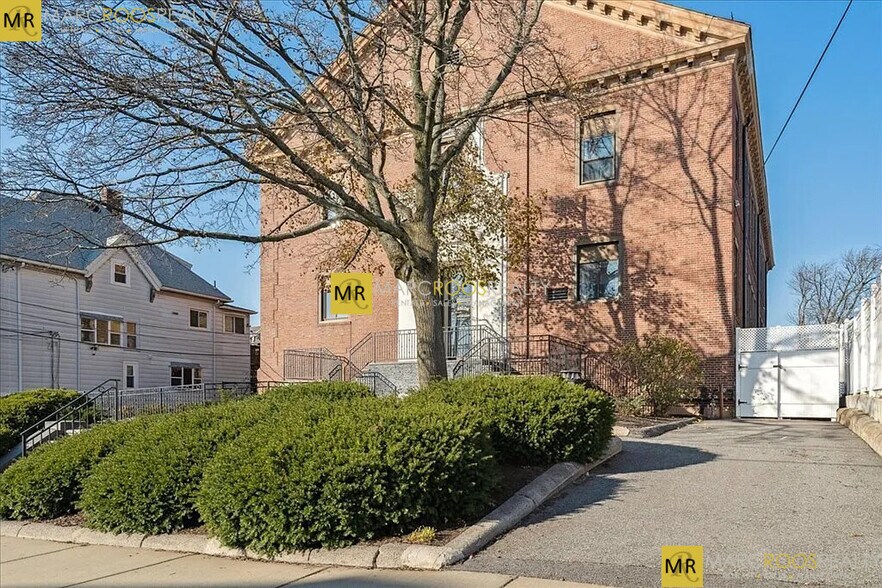 Primary Photo - 12 Locust St