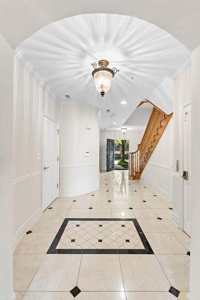 Building Photo - 16 Regency Pl