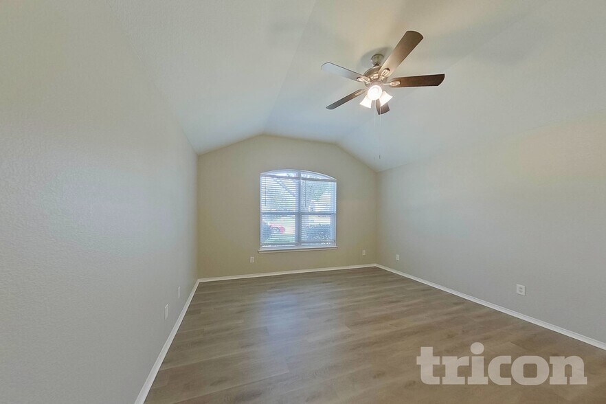 Building Photo - 522 Golden Bell Dr