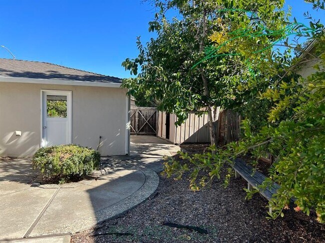 Building Photo - 7941 Woodlark Way
