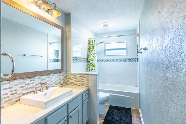 Building Photo - 4015 Postwood Dr
